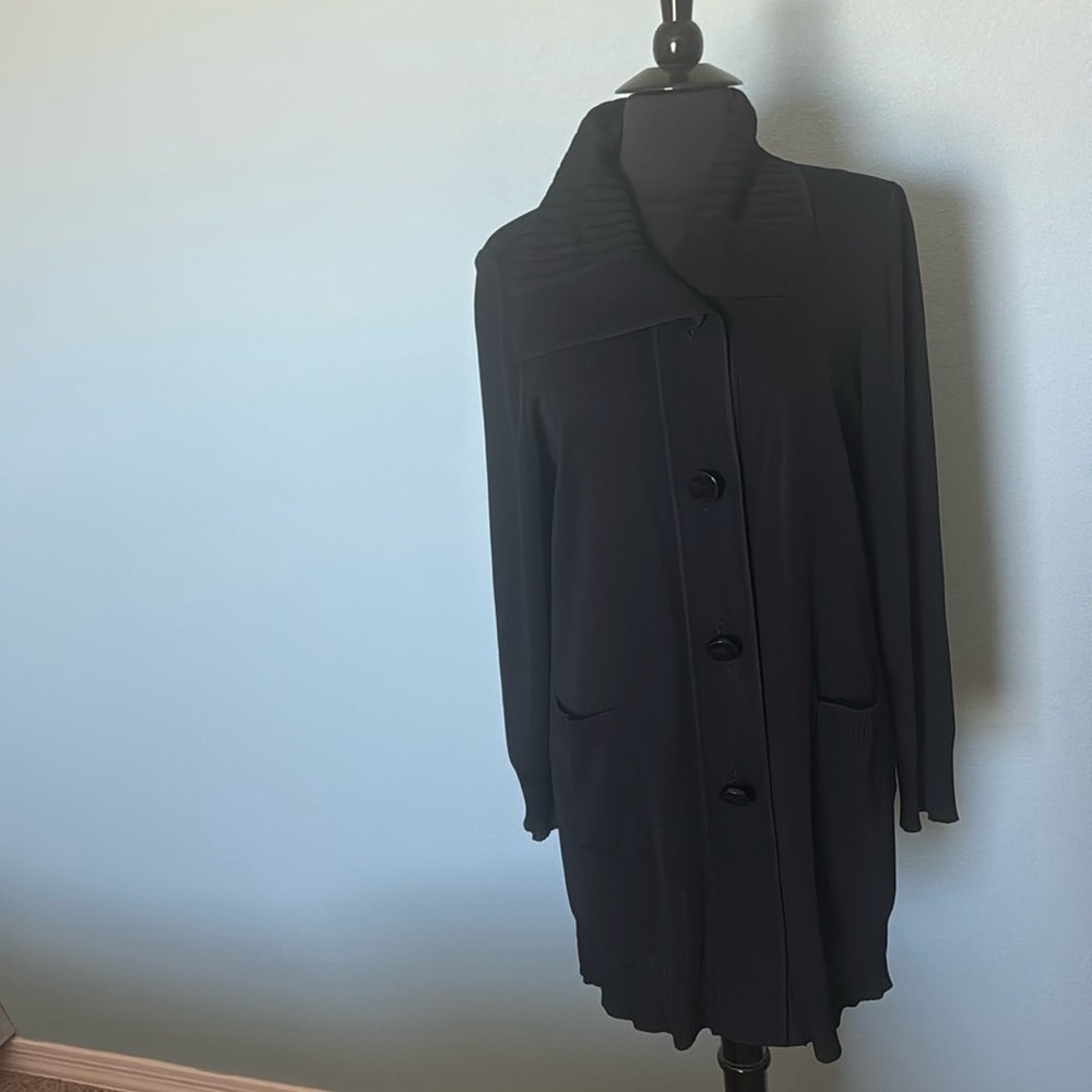 Exclusively Misook Black Ribbed Button Front Card… - image 1